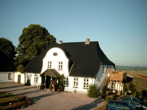 Exterior - Apartment 'Ferien Auf Dem Lande' with Shared Garden, Balcony and Wi-Fi (Scheggerott)