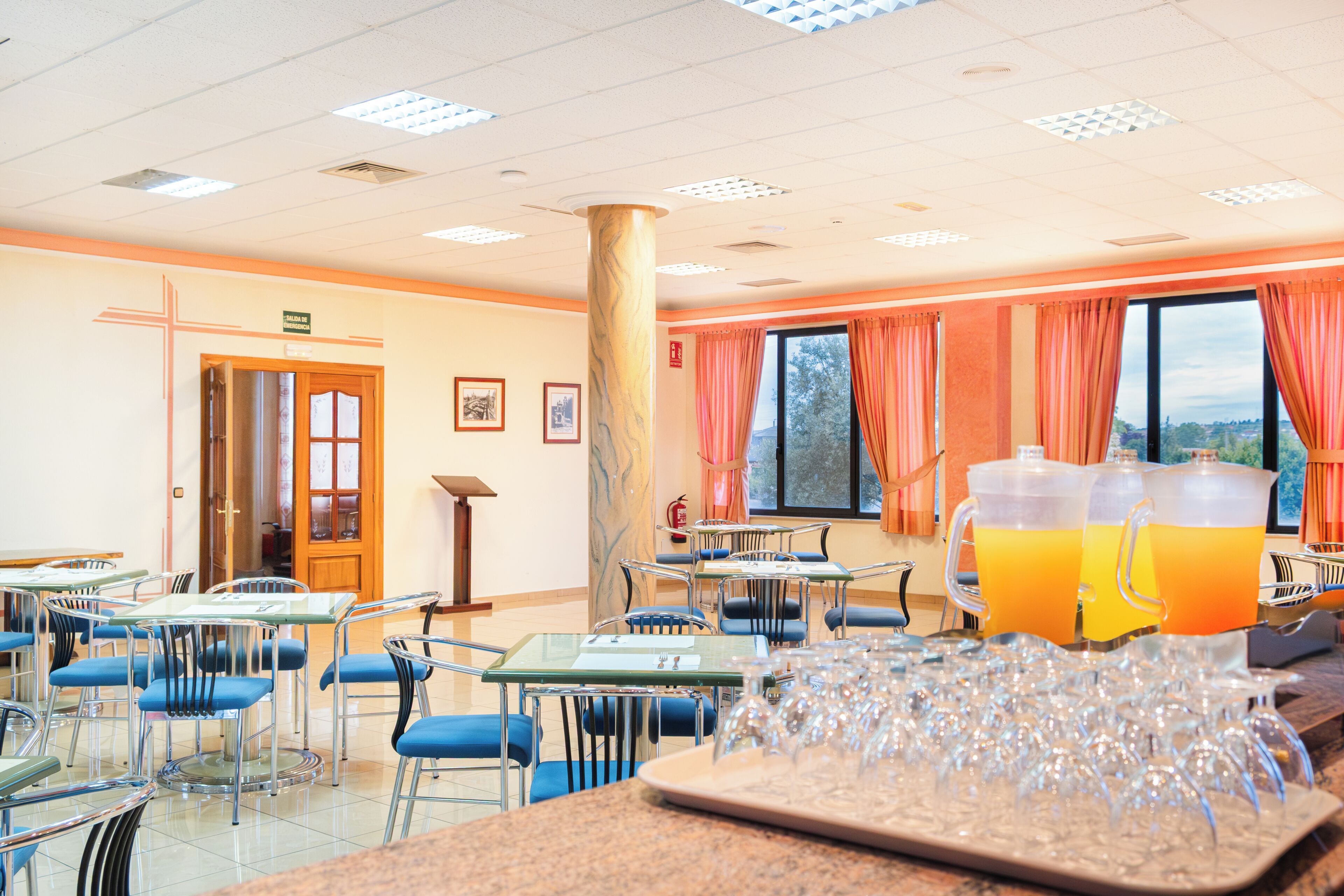 Café da manhã continental todos os dias mediante uma taxa