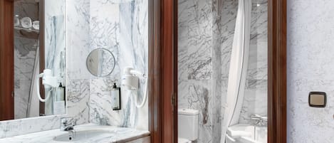 石鹸、トイレットペーパー