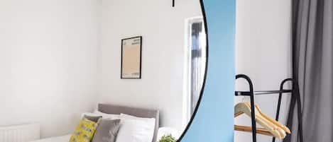 Iron/ironing board, WiFi, bed sheets