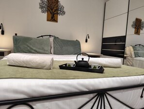 1 bedroom, iron/ironing board, WiFi, bed sheets - Cozy 1-bedroom apartment in charming Evropouli with beautifull nature views. (Evropouli)