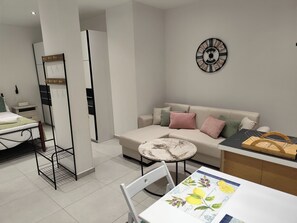 Smart TV - Cozy 1-bedroom apartment in charming Evropouli with beautifull nature views. (Evropouli)