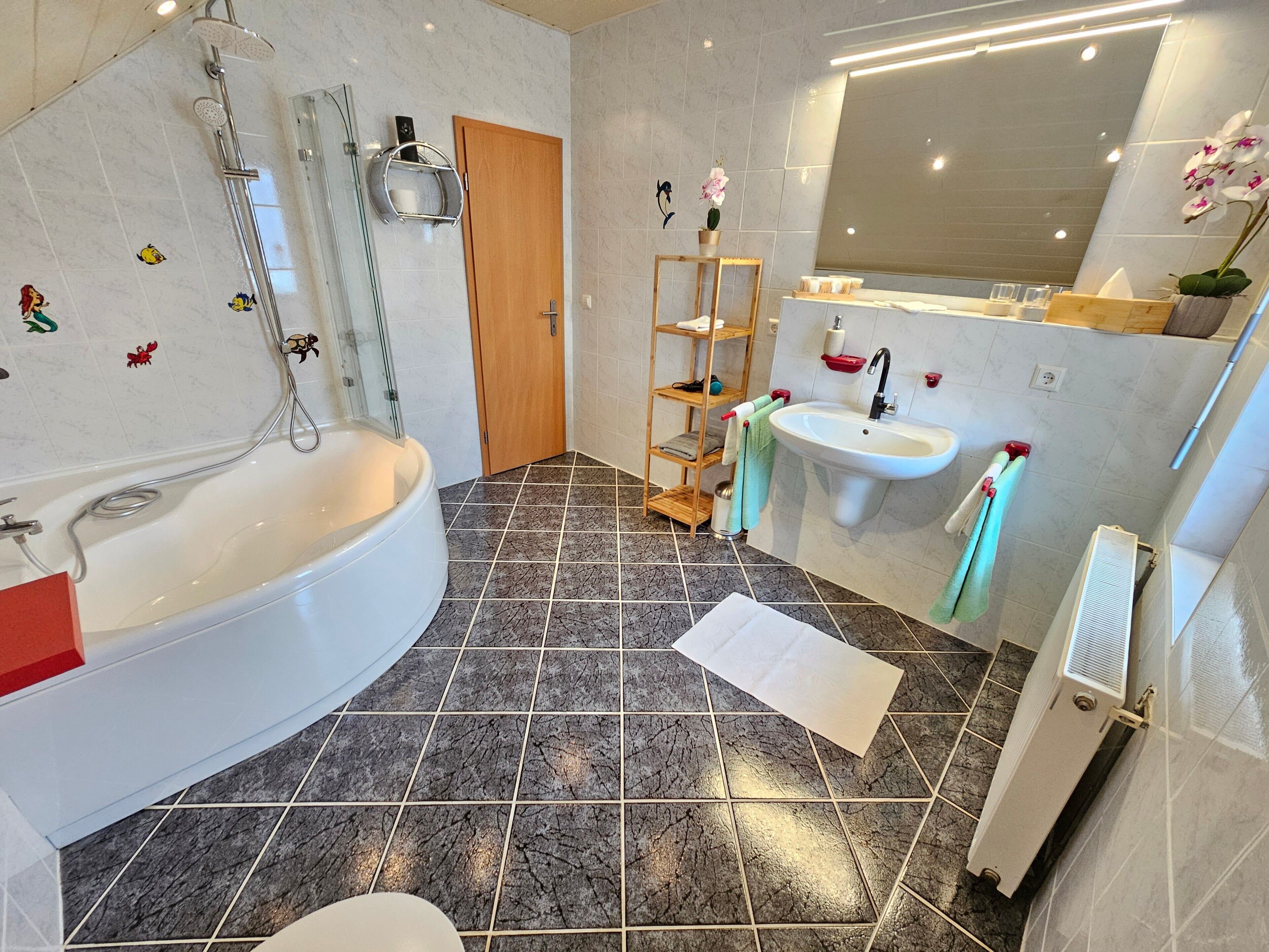 Een douche, een haardroger, handdoeken