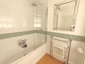 Towels, soap, toilet paper - The Old Coach House (Bedford)