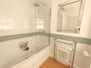 Towels, soap, toilet paper - The Old Coach House (Bedford)