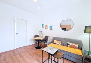TV - N&J - COCON ALBERTI - Luminous - Balcony (Niza)
