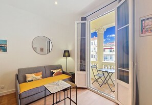 TV - N&J - COCON ALBERTI - Luminous - Balcony (Niza)