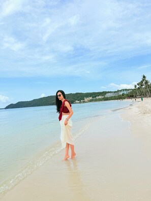 Beach nearby, white sand - KHEM BEACH HOTEL (An Thoi)