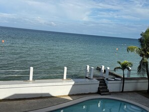 Pool - A secluded stunning villa by the beach. (Carmen)