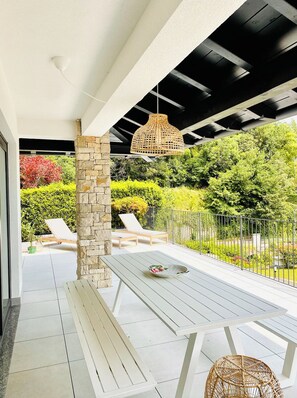 Outdoor dining - Como Lake Dreamscape Villa (Cernobbio)