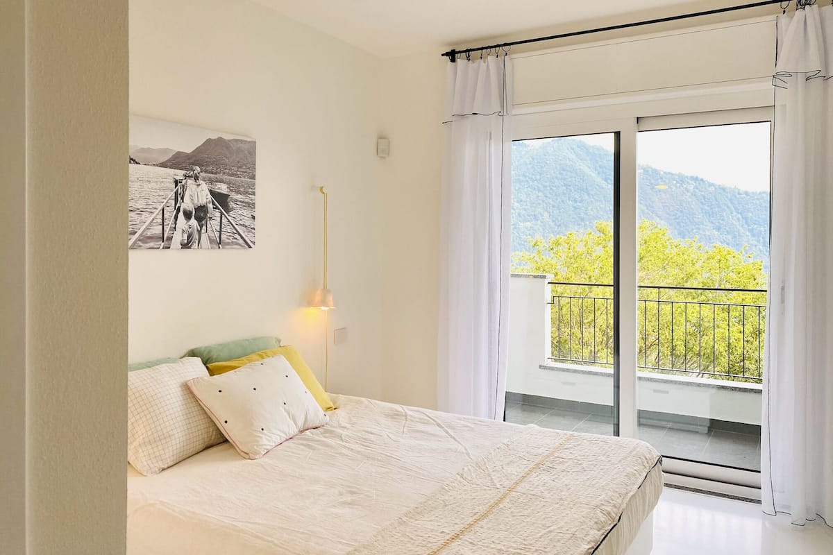 Biệt thự, quang cảnh hồ