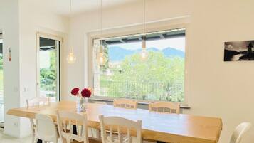 Huvila, järvinäköala | Ruokailu