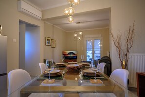Dining - Luxury Modern 2 bed Elegance (Athina)
