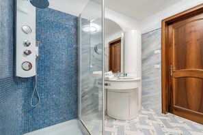 Hair dryer, towels, soap, toilet paper - CA MANDORLA (Venezia)