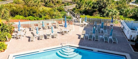 Outdoor pool, sun loungers