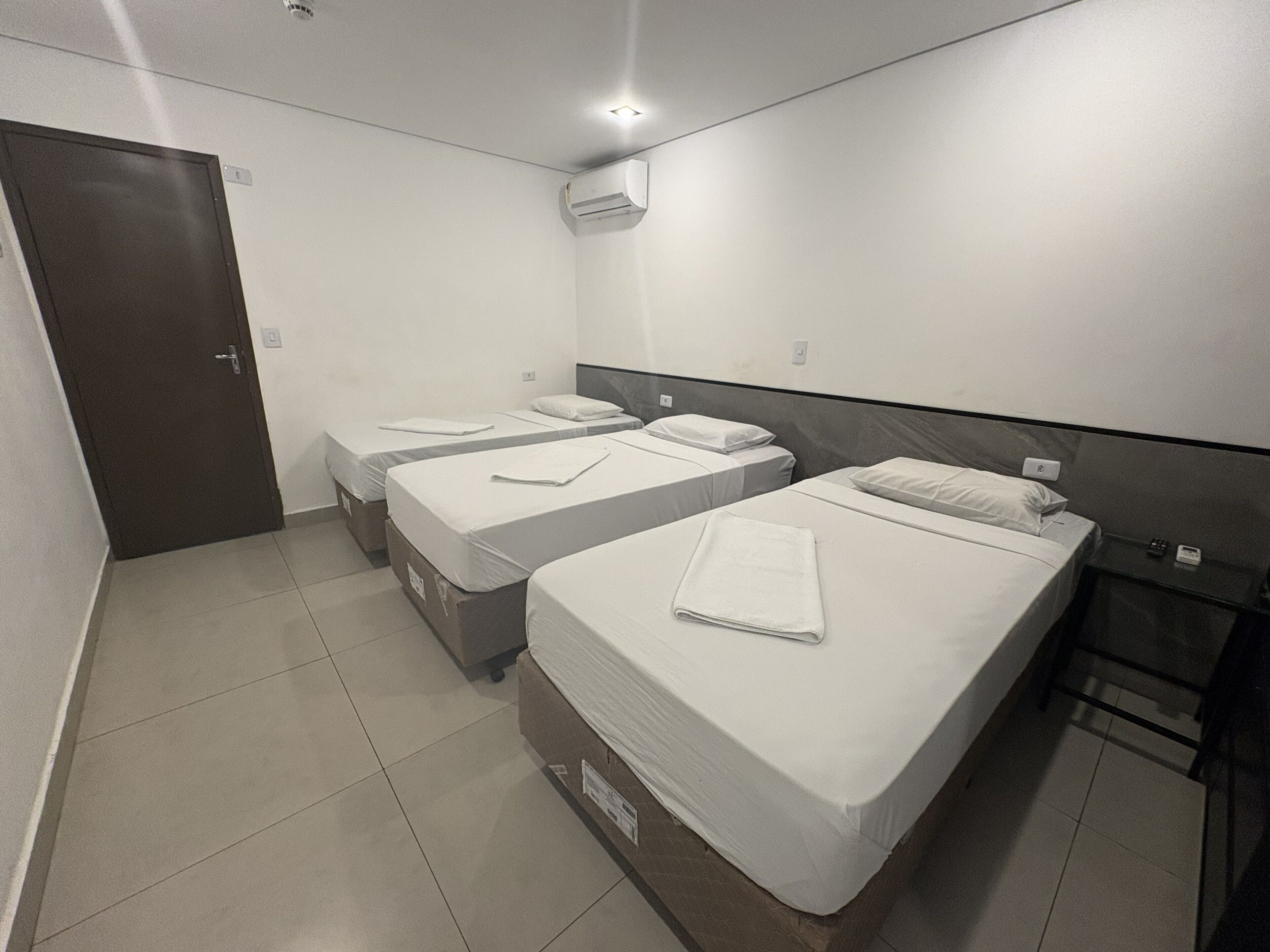 Quarto triplo | Wi-Fi de cortesia, roupa de cama