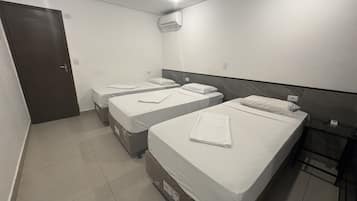 Quarto triplo | Wi-Fi de cortesia, roupa de cama