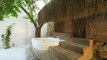 Villa – exclusive, kjæledyr tillatt, byutsikt | Utendørs boblebad