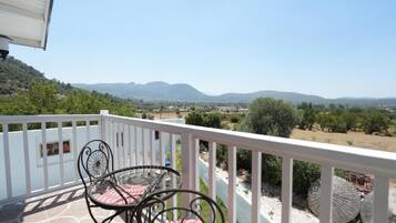 House, 1 Bedroom, Pets Allowed, Mountain View | Property grounds