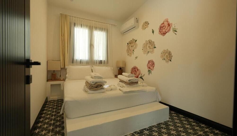 Exclusive-talo, 2 makuuhuonetta, yksityinen uima-allas, näköala puutarhaan