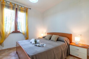 1 bedroom, WiFi, bed sheets - Holiday Home 'Residence Stella Marina 1' with Sea View, Shared Pool and Air Conditioning (Costa Paradiso)