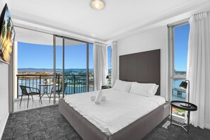 2 bedrooms, iron/ironing board, free WiFi, bed sheets - 'Chevron Renaissance' - Level 8 - Riverside (Surfers Paradise)