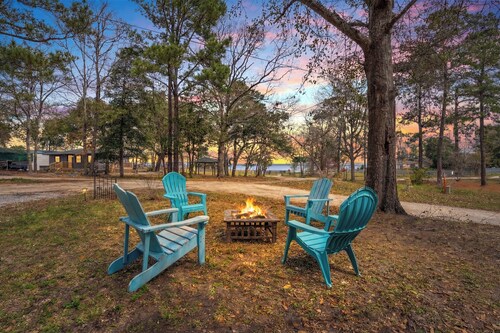 CatDaddy Cabin - Lake Marion Cabin in Santee - lake view, fire pit, boat parking