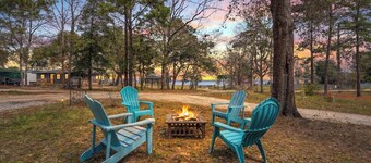CatDaddy Cabin - Lake Marion Cabin in Santee - lake view, fire pit, boat parking
