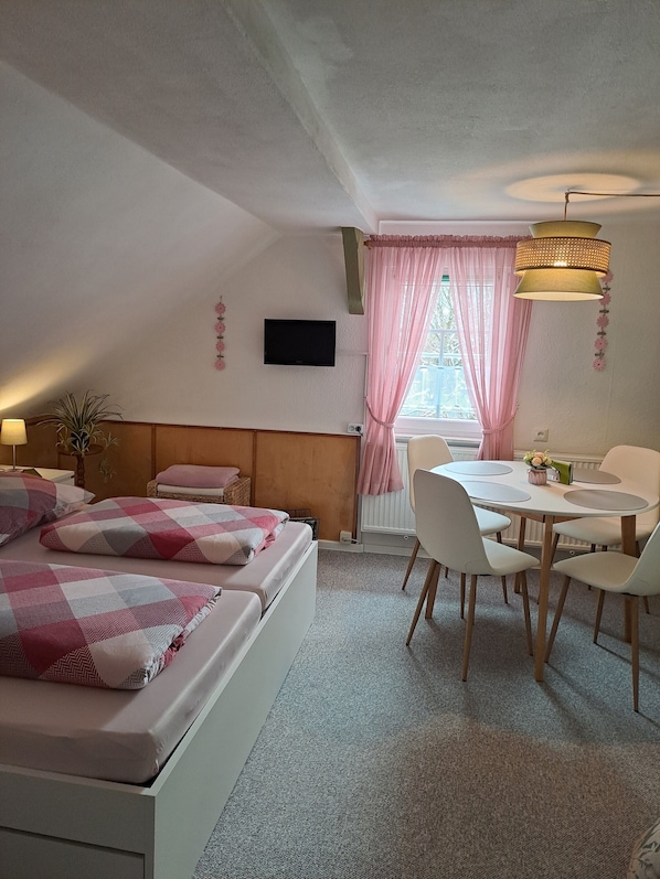 1 bedroom, WiFi, bed sheets