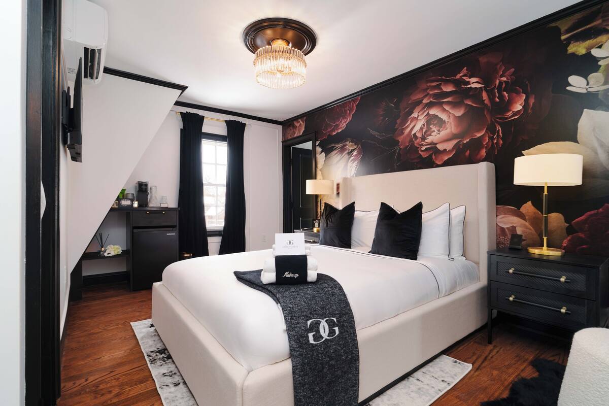 Quarto clássico | Cortinas blackout, Wi-Fi de cortesia