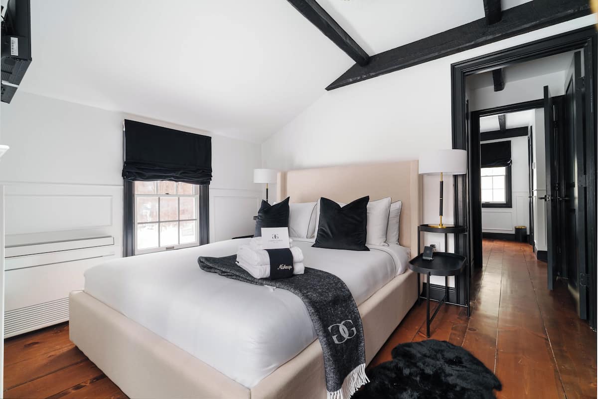 Quarto quádruplo luxo | Cortinas blackout, Wi-Fi de cortesia
