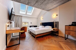 Quarto casal ou duplo standard | Quartos à prova de som, ferros/tábuas de passar roupa, Wi-Fi de cortesia