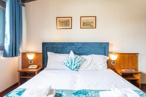 6 chambres, fer et planche à repasser, Wi-Fi, draps fournis