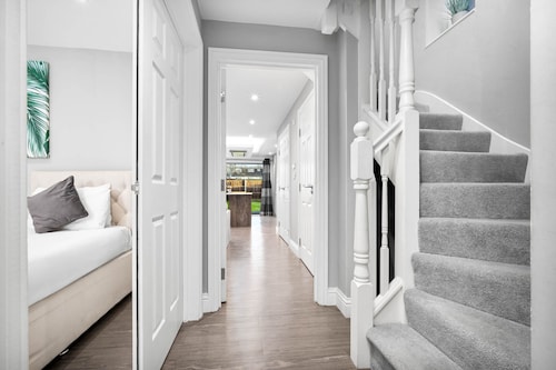 Grand 5 Bedrooms and 3 Bath Birmingham Home