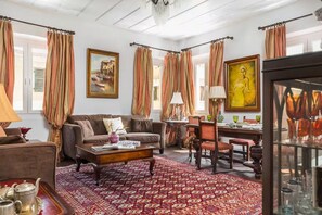 TV - Liston Town House (Kerkira)