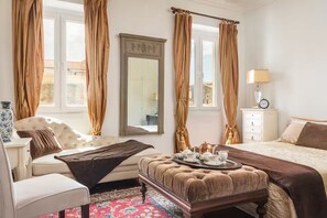 2 bedrooms, iron/ironing board, travel cot, free WiFi - Liston Town House (Kerkira)