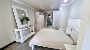 Room - Free Standing House in the Middle of Nature (Mbombela)