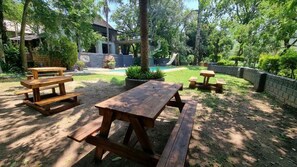 Outdoor dining - Free Standing House in the Middle of Nature (Mbombela)