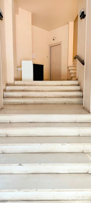 Interior - Central apartment in Acropolis museum (Athens)