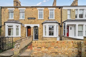 Exterior - Stunning 3BR Townhouse - Central Oxford - Pass the Keys (Oxford)