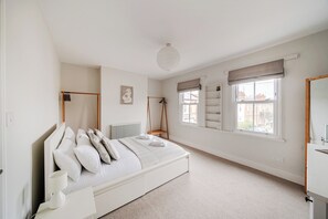 3 bedrooms, iron/ironing board, free WiFi, bed sheets - Stunning 3BR Townhouse - Central Oxford - Pass the Keys (Oxford)