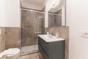 Leilighet, byutsikt | Bad