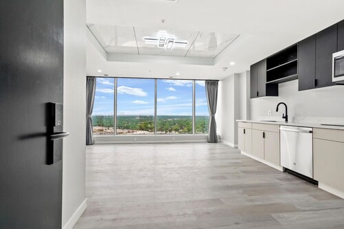 Luxury Penthouse - Reese Tower