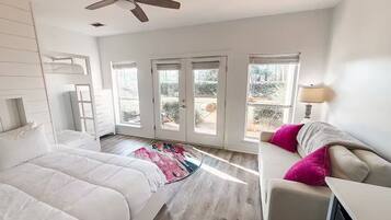 3 bedrooms, iron/ironing board, travel crib, WiFi (free)