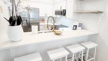 Coffee/tea maker, fridge, microwave, oven
