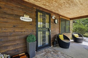 Exterior detail - Sleeps 7*Great Location*Charming*Close to Attractions (GATLINBURG)