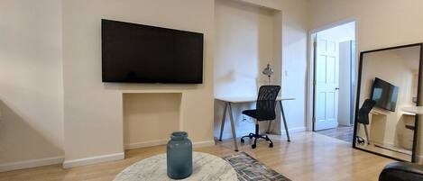 Comfort Studio Suite, City View | Interior