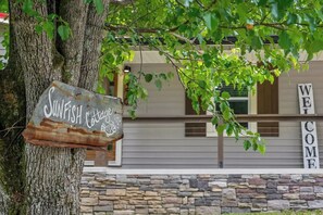 Exterior detail - New-Sunfish Cottage - Walk to Hidden Harbor Marina (Smithville)