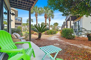Terrace/patio - 🌊Great Location | Walk to Beach | 2 Pools | Crystal Village II 26A⛱️ (Miramar Beach)