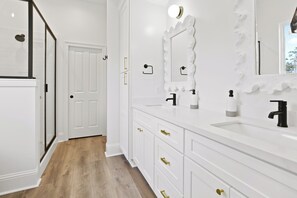 Bathroom - Waterfront Retreat with Pool (Lacombe)